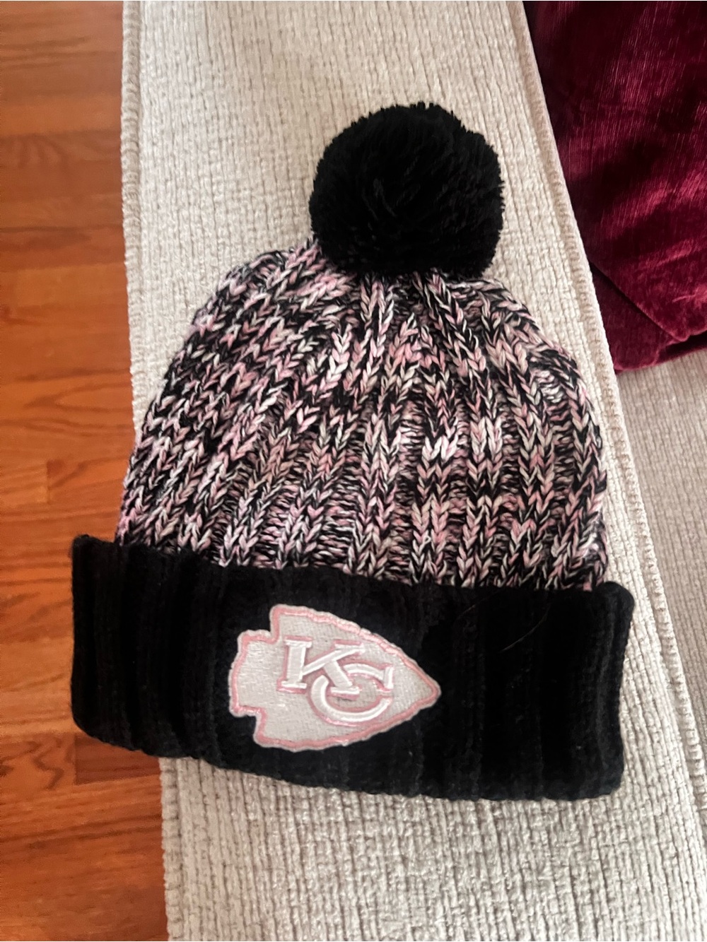 NFL Women’s Black & Pink Pom Knit Beanie